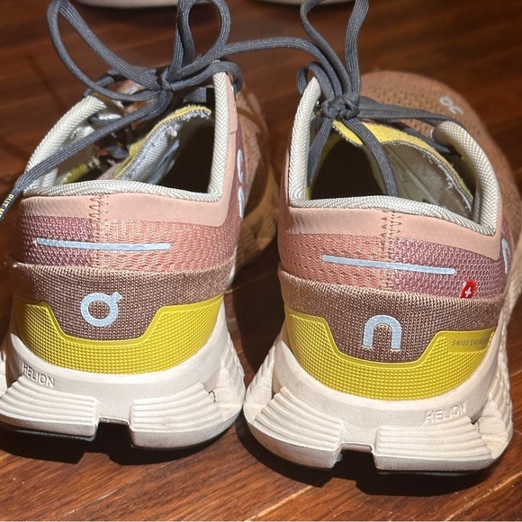 On Cloud Women’s Running Sneaker 8 EUC - Picture 8 of 8